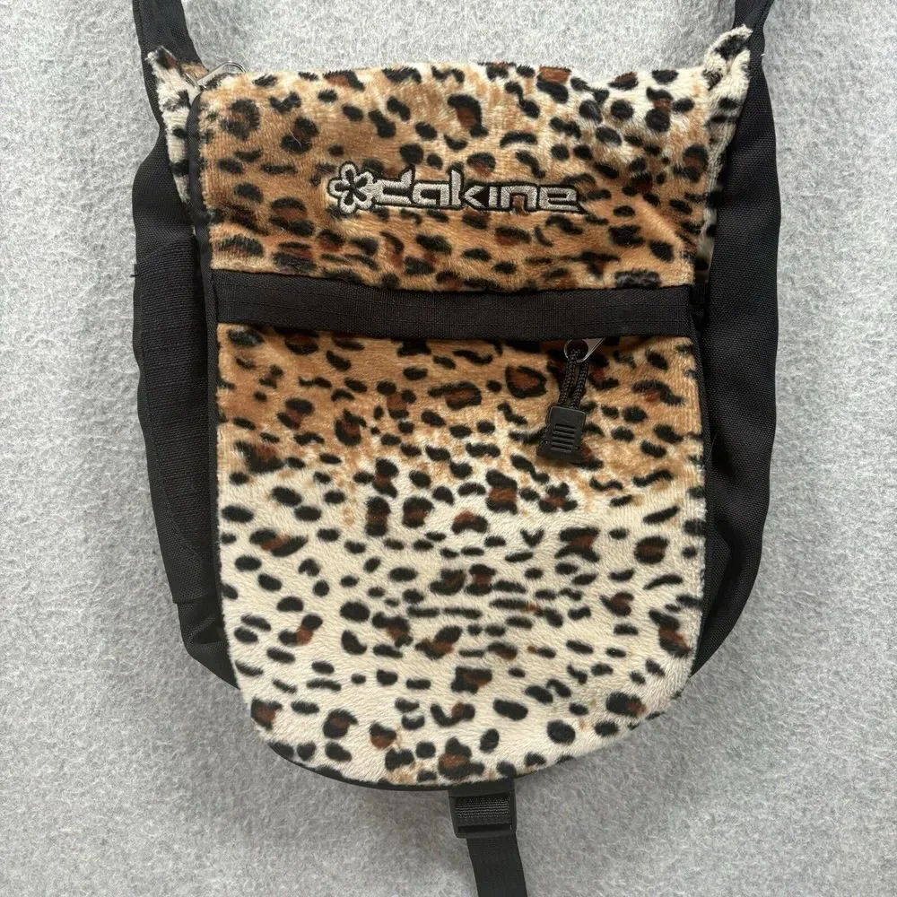 DAKINE Leopard‎ prin Fuzzy Crossbody Bag Purse Multi Pockets Adjustable Strap